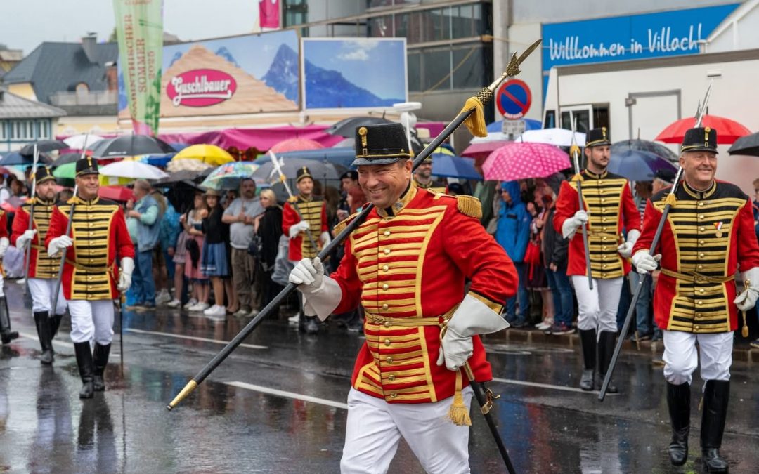 Nass, aber fröhlich: Der Villacher Kirchtag 2025